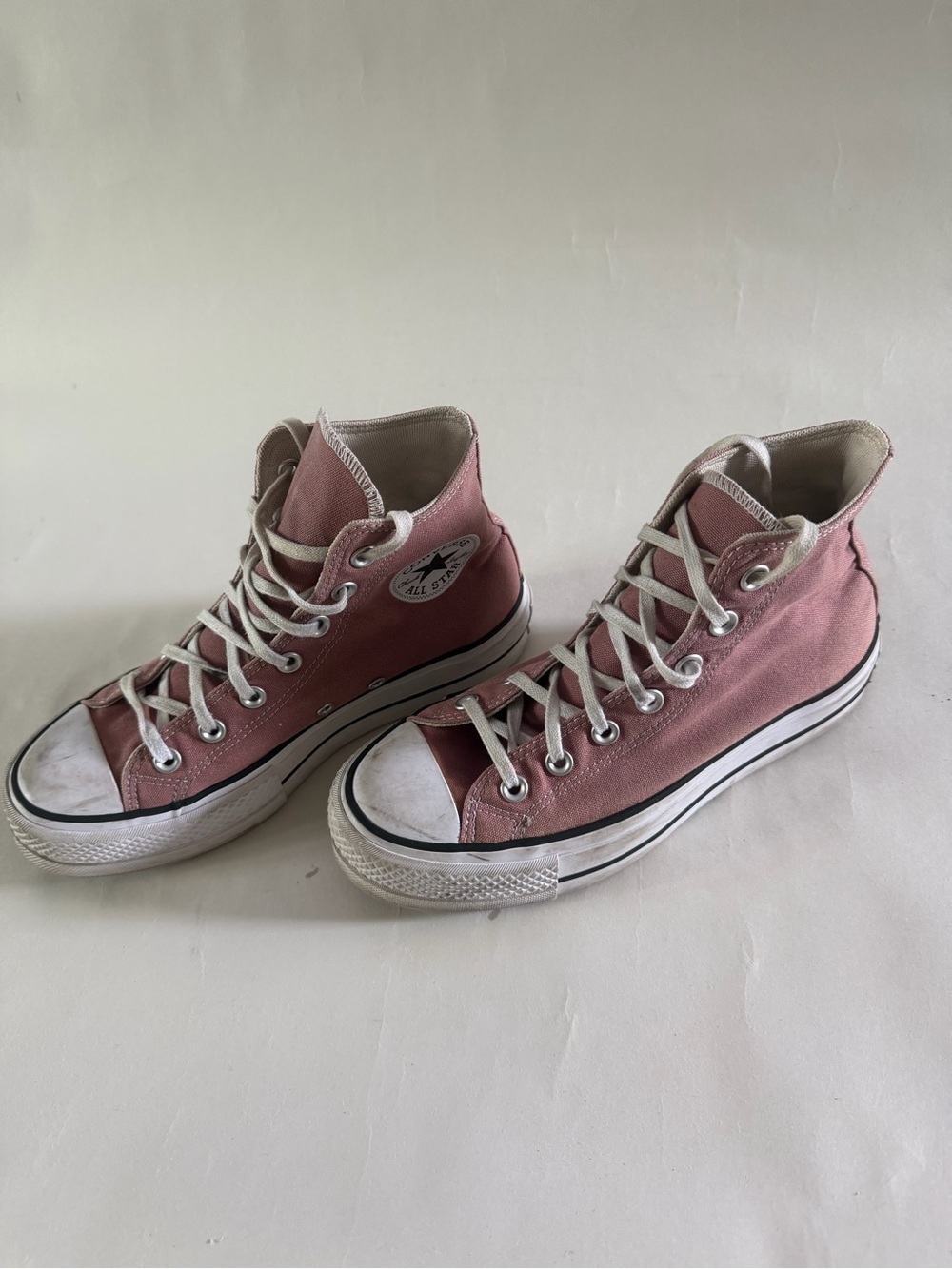 Women’s Classic High-Top Canvas Sneakers in Pink